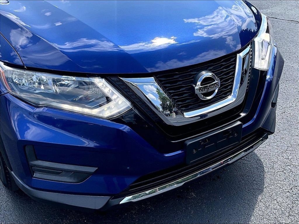 Used 2017 Nissan Rogue SV AWD/4WD image 32