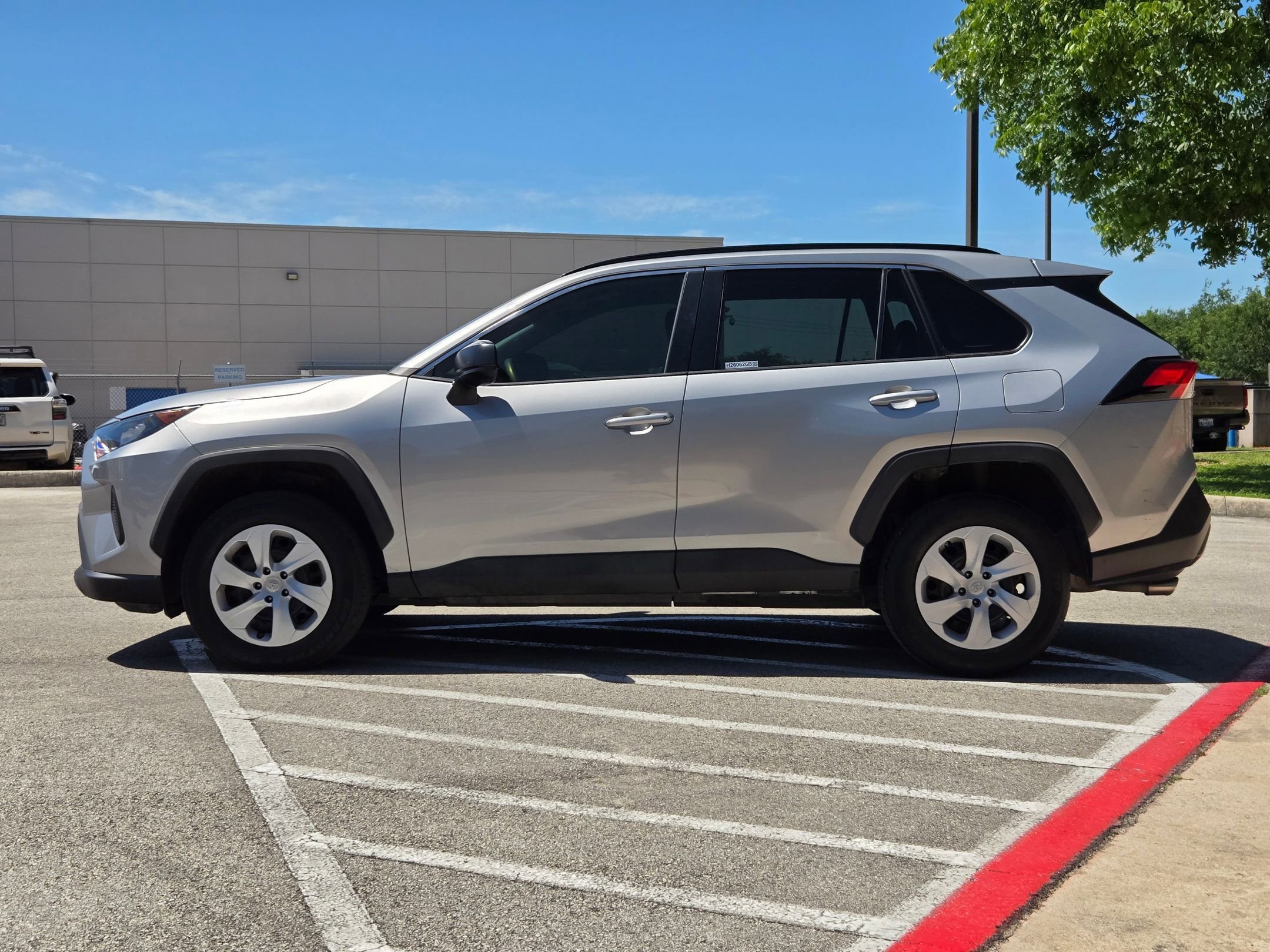 Used 2020 Toyota RAV4 LE FWD image 6