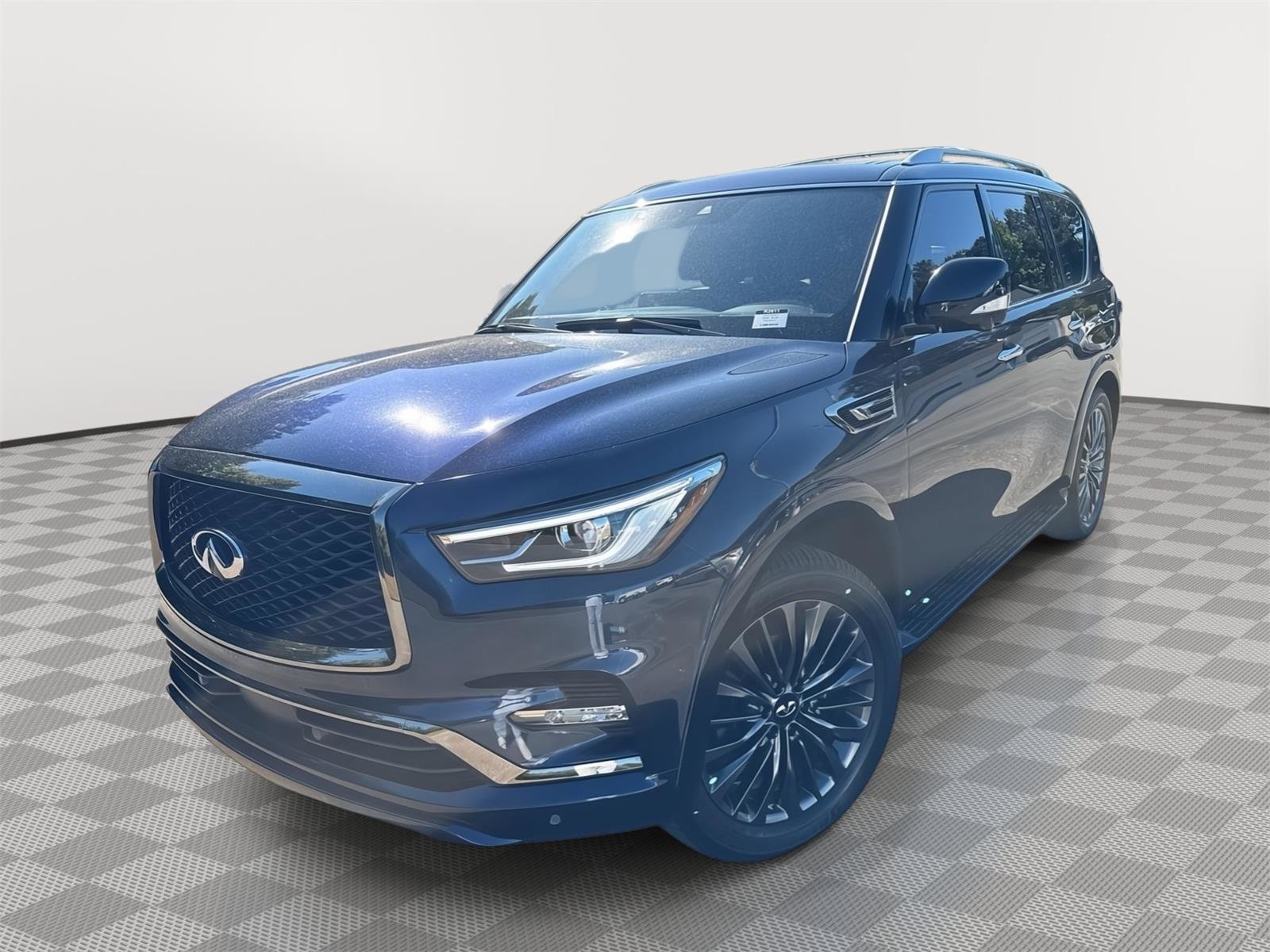 Used 2024 INFINITI QX80 Sensory AWD/4WD image 2
