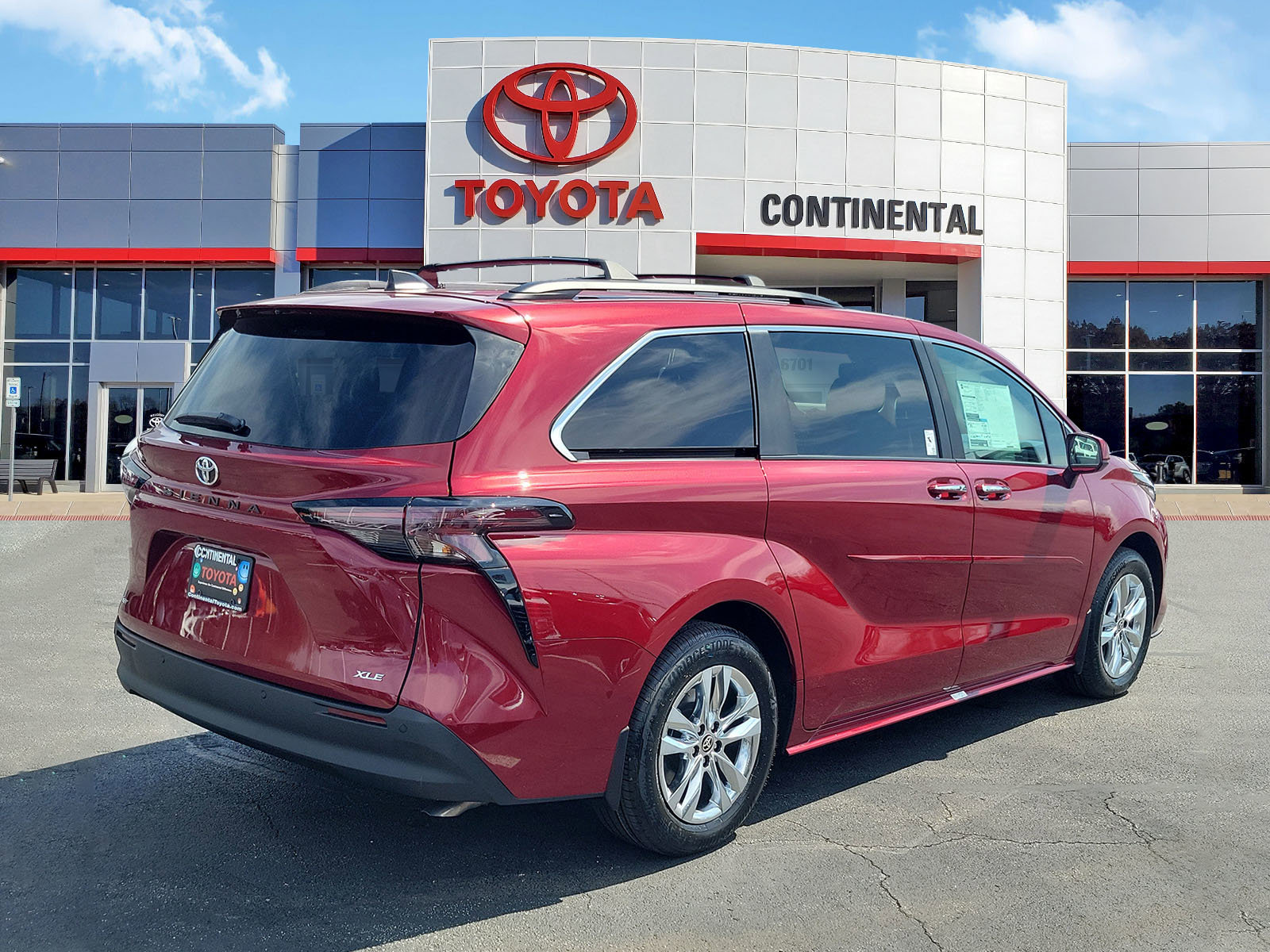 New 2026 Toyota Sienna XLE image 5