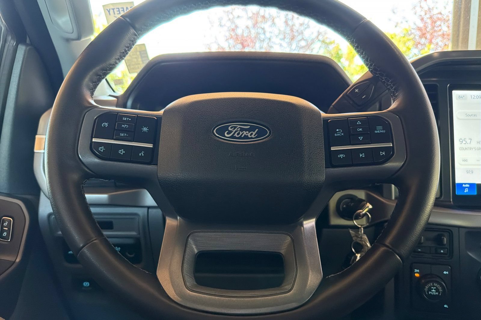 Used 2025 Ford F150 XLT AWD/4WD image 30