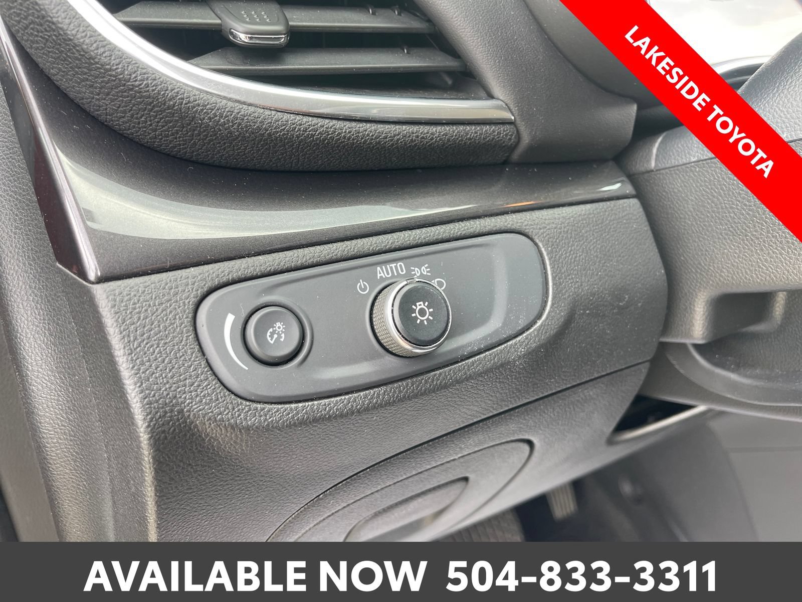 Used 2022 Buick Encore Preferred AWD/4WD image 25