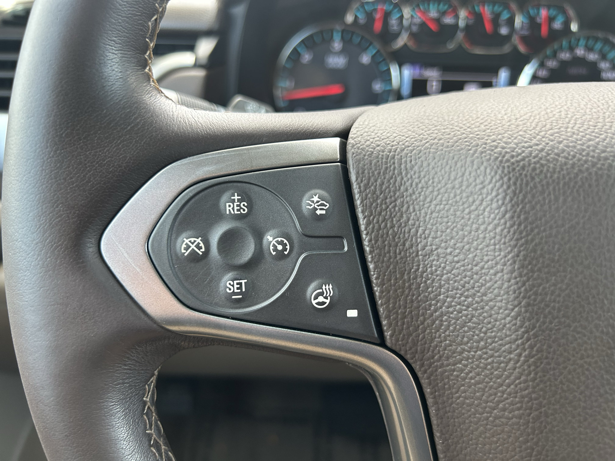 Used 2019 Chevrolet Suburban LT RWD image 16