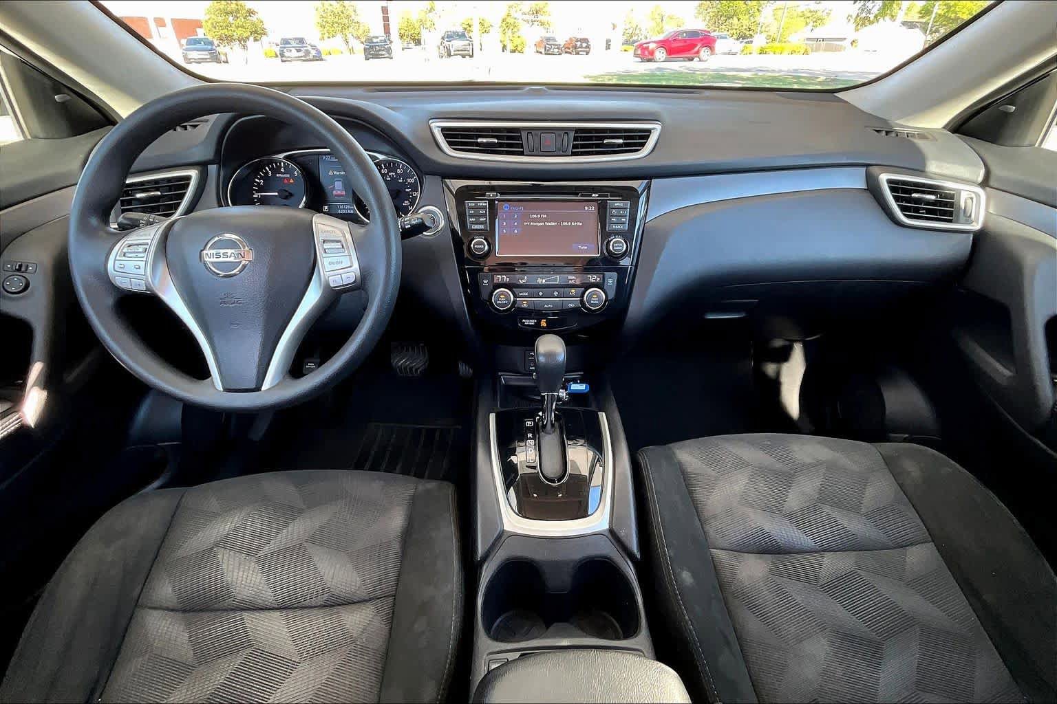 Used 2016 Nissan Rogue SV w/ SV Premium Package AWD/4WD image 16