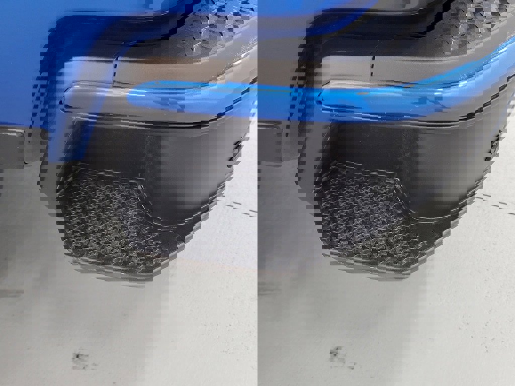 Used 2024 GMC Canyon AT4 w/ Technology Package image 32