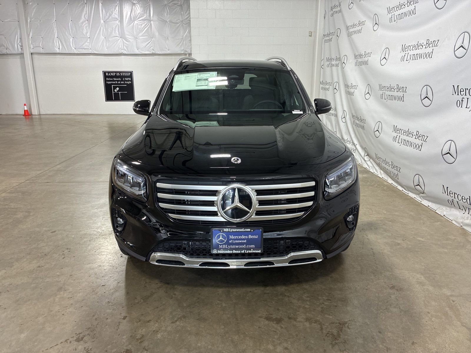 New 2025 Mercedes-Benz GLB 250 4MATIC image 2