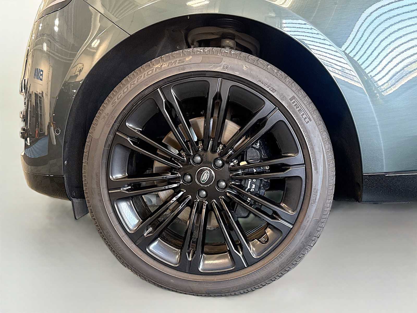 Certified 2025 Land Rover Range Rover SE AWD/4WD image 6