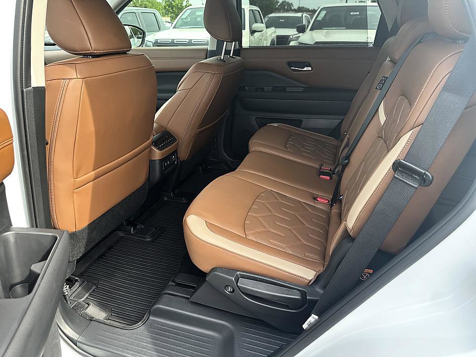 Certified 2026 Nissan Pathfinder Platinum image 14