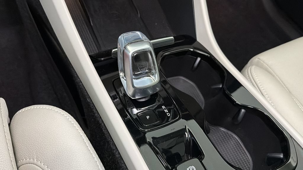 Used 2025 Volvo XC40 B5 Plus w/ Protection Package Premier AWD/4WD image 28