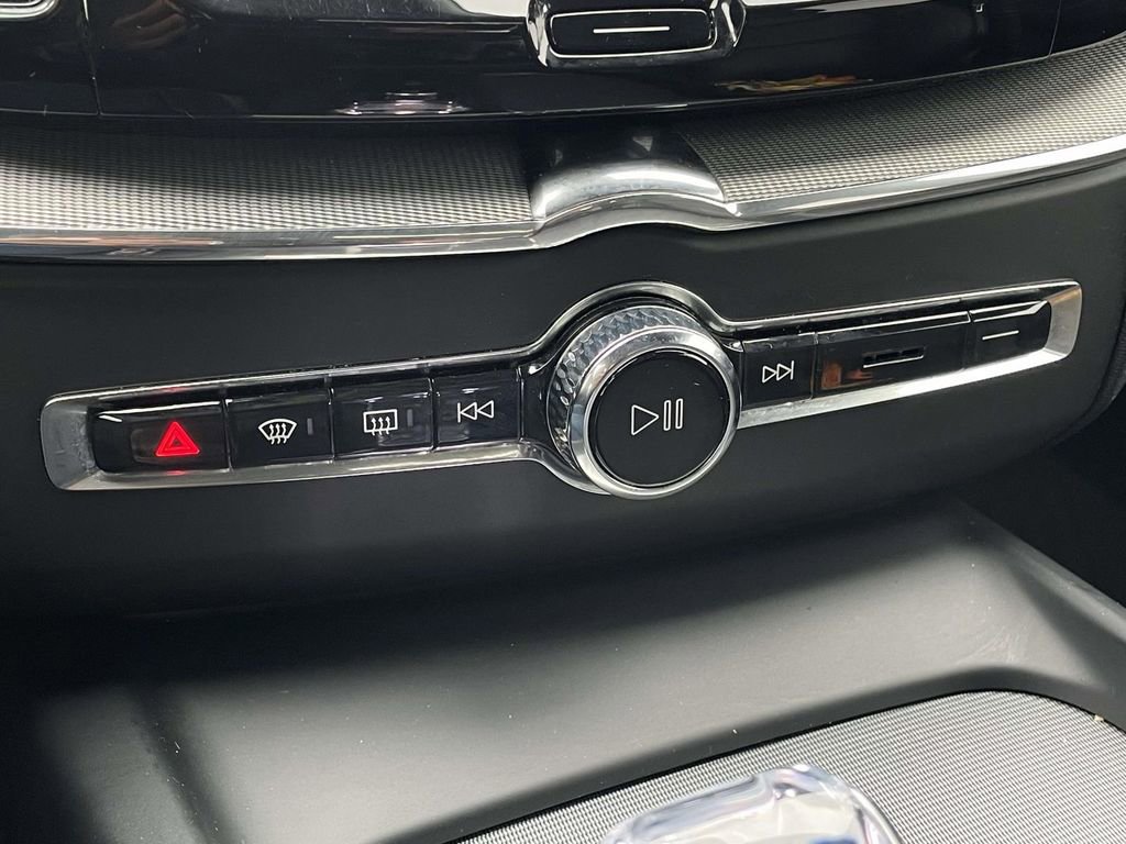 Used 2024 Volvo XC60 T8 Ultimate w/ Climate Package image 19