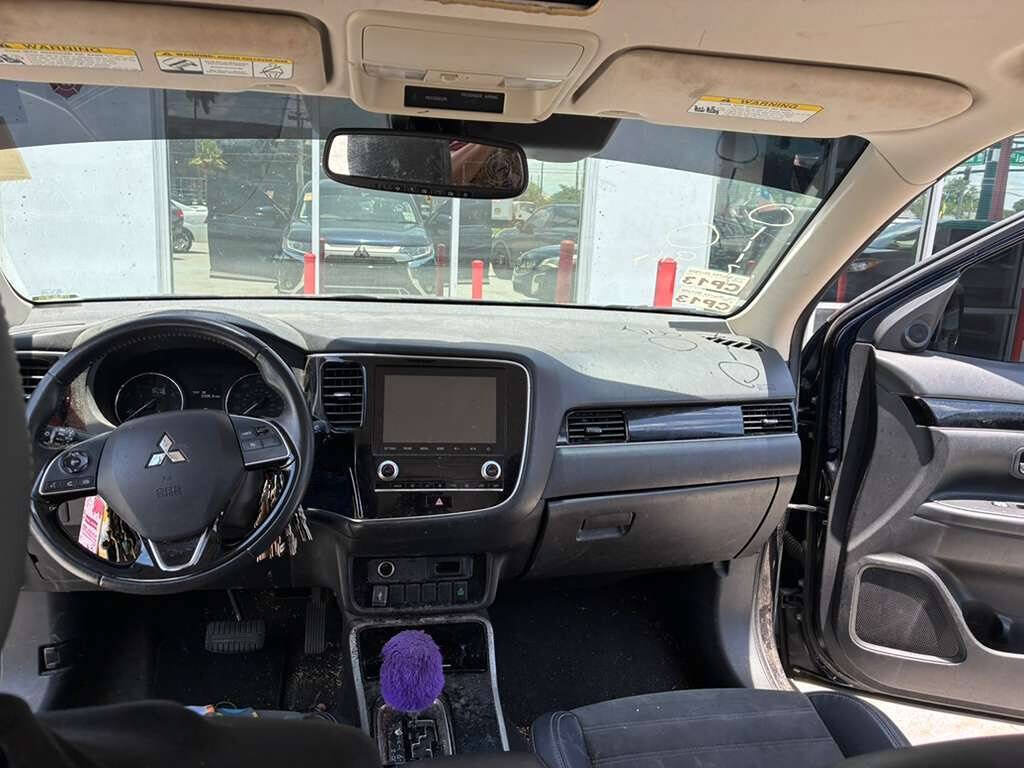 Used 2020 Mitsubishi Outlander SE FWD image 12