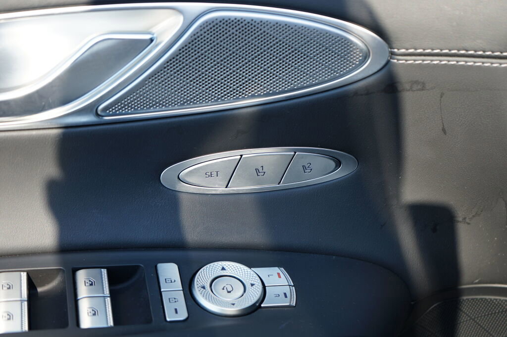 Used 2025 Genesis GV70 3.5T Sport w/ Sport Prestige Package image 16