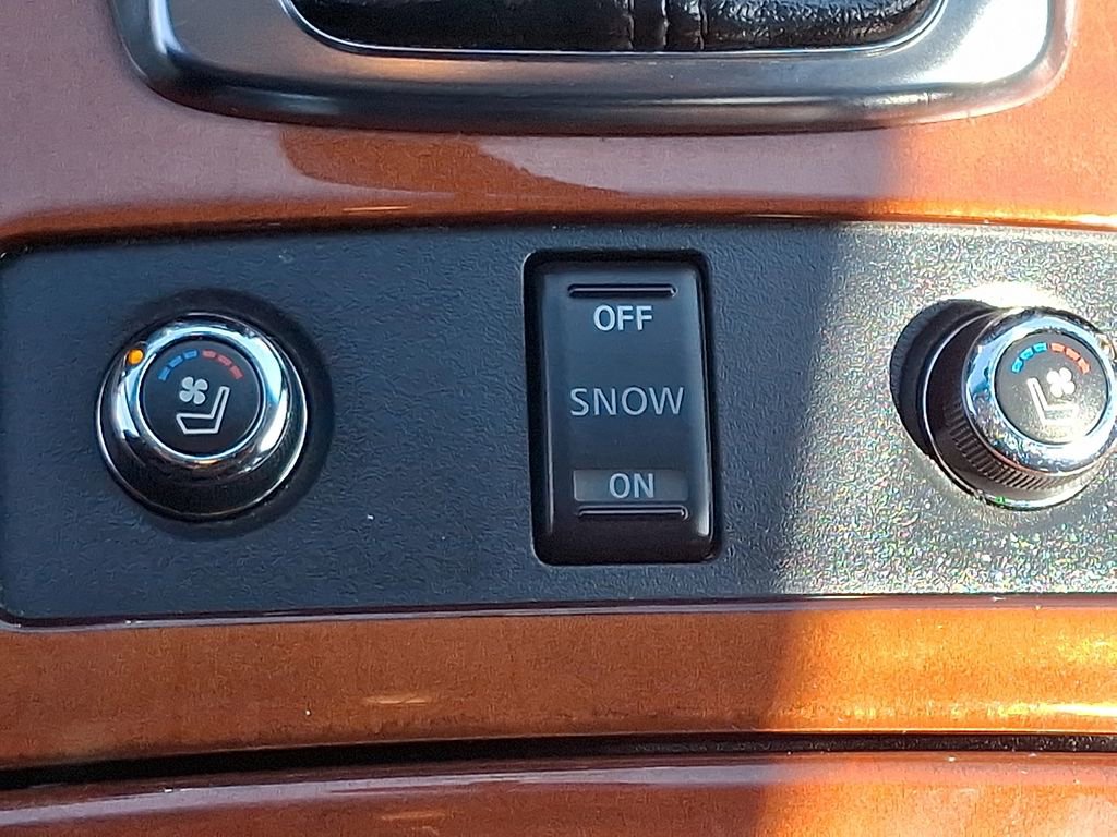 Used 2015 INFINITI QX70 AWD w/ Premium Package image 23