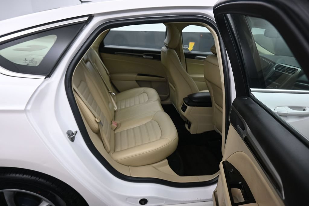 Used 2015 Ford Fusion SE w/ Equipment Group 502A FWD image 33