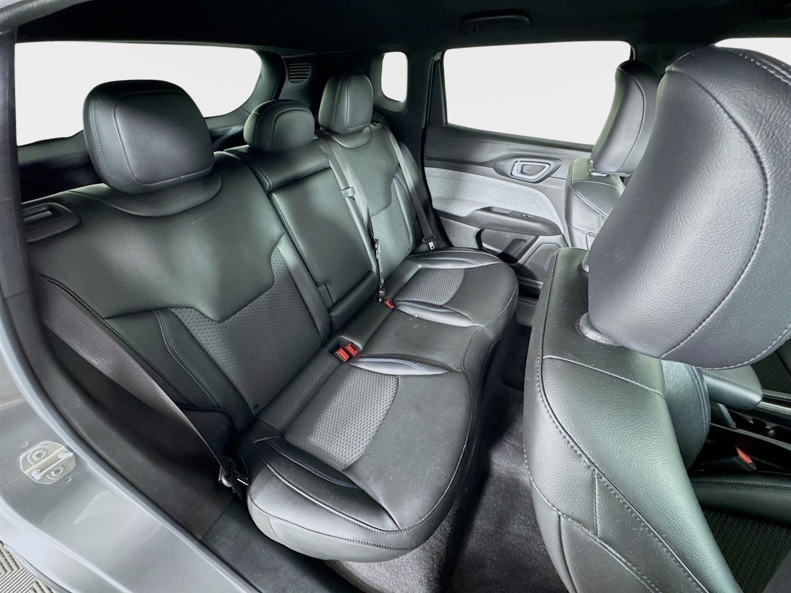 Used 2023 Jeep Compass Latitude image 26