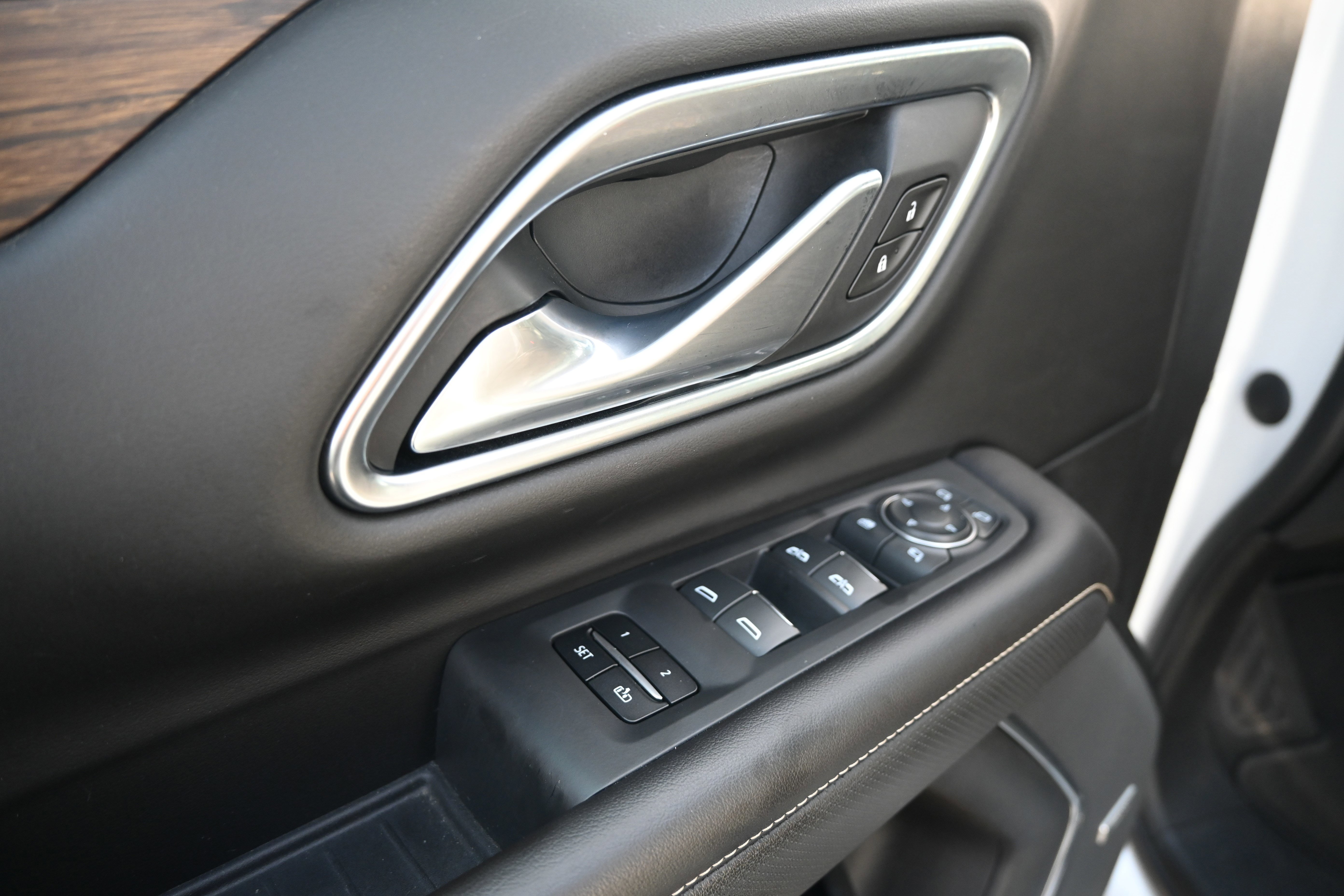 Used 2021 Chevrolet Tahoe Premier w/ Premium Package image 17