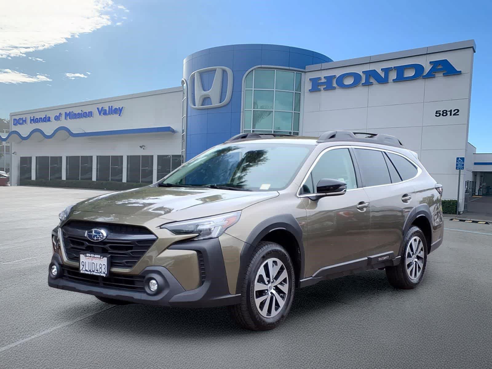 Used 2024 Subaru Outback Premium AWD/4WD image 1