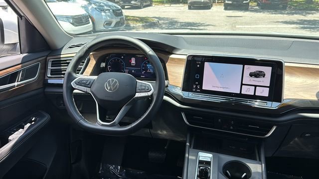 Used 2025 Volkswagen Atlas SE FWD image 13