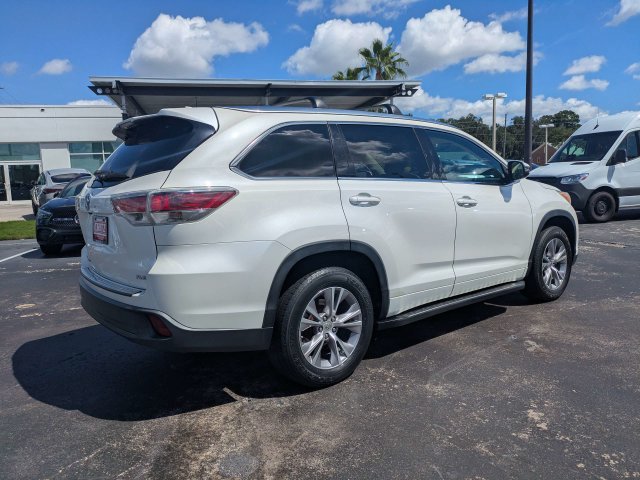 Used 2014 Toyota Highlander XLE FWD image 5