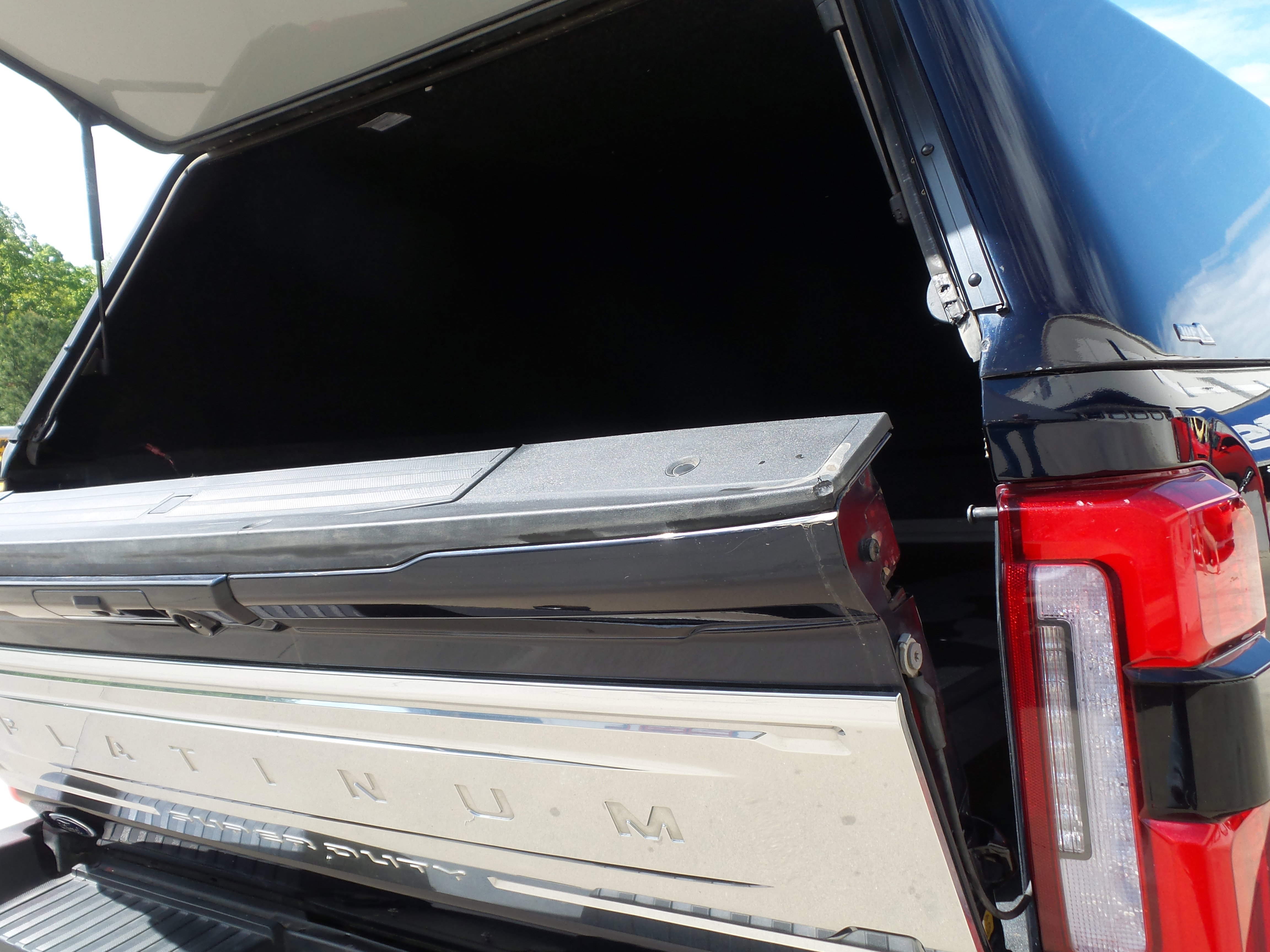 Used 2024 Ford F350 Platinum w/ FX4 Off-Road Package image 37