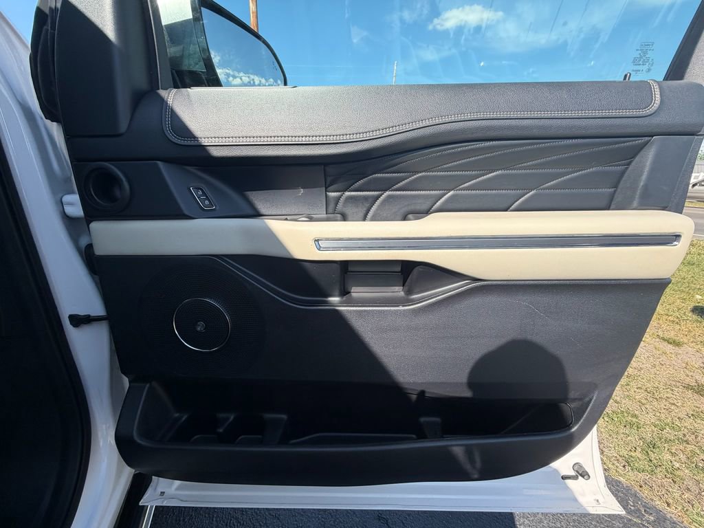 Used 2019 Ford Expedition Platinum image 18