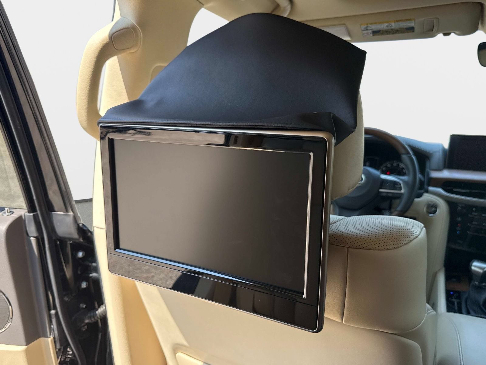 Used 2020 Lexus LX 570 4WD w/ 3rd Row & Luxury Pkg image 14