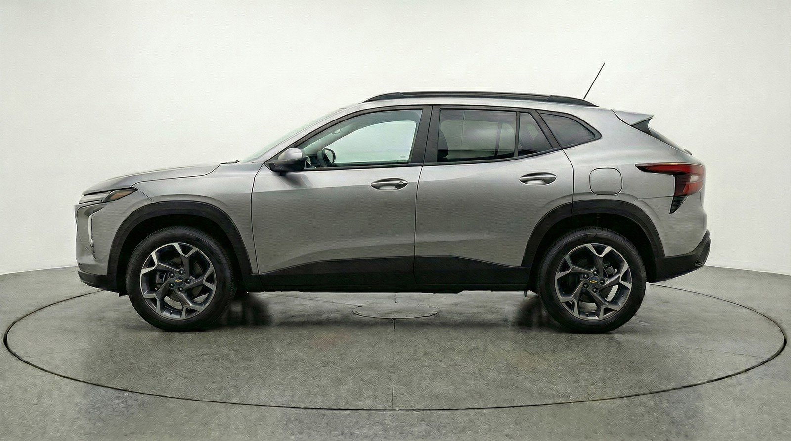Used 2025 Chevrolet Trax LT FWD image 5