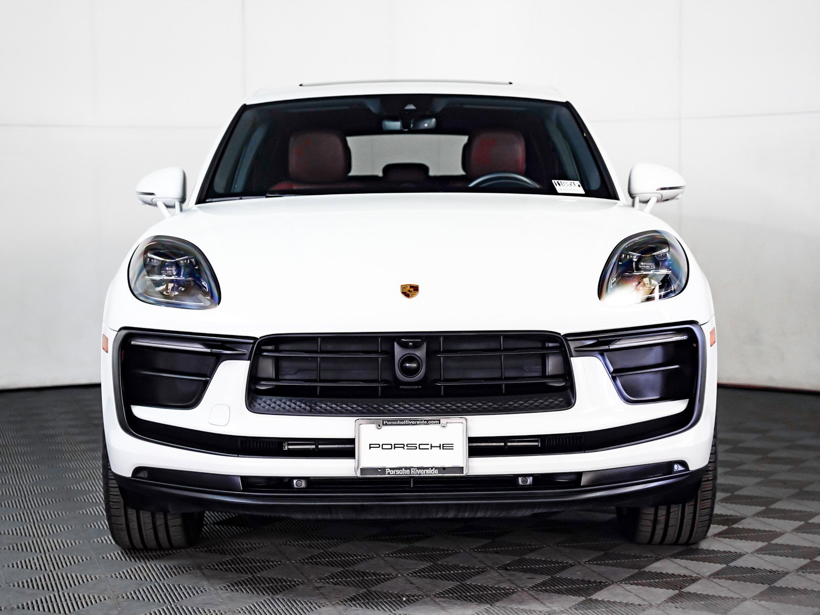 Certified 2024 Porsche Macan image 7