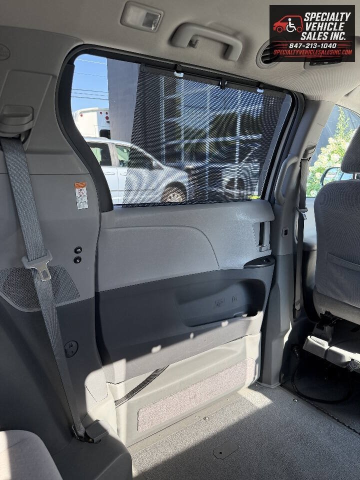 Used 2016 Toyota Sienna LE FWD image 29