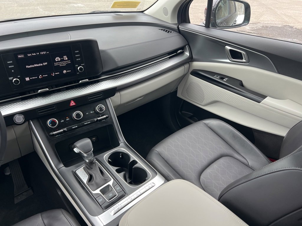 Certified 2024 Kia Carnival LX image 20