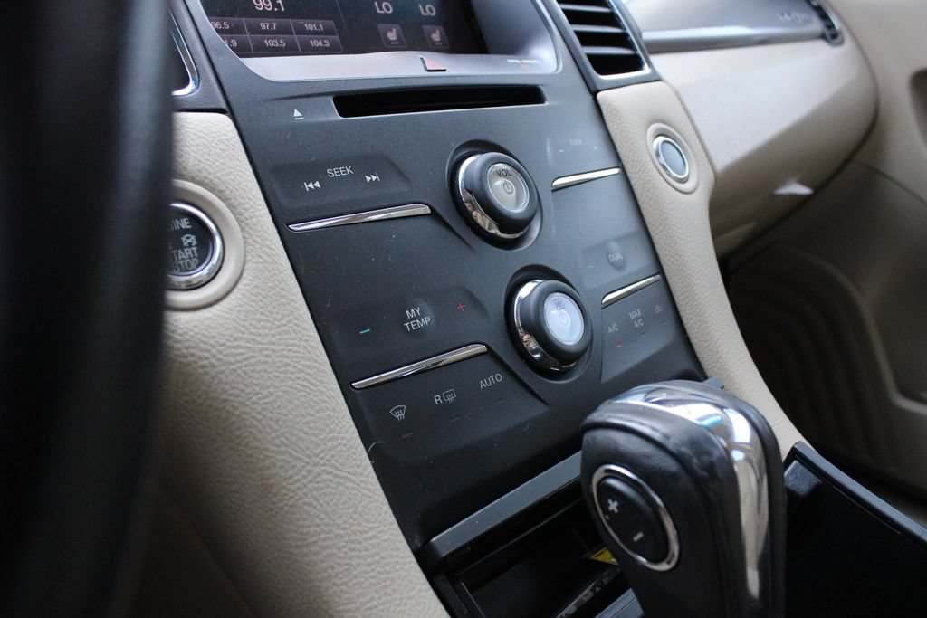 Used 2013 Ford Taurus SEL FWD image 14