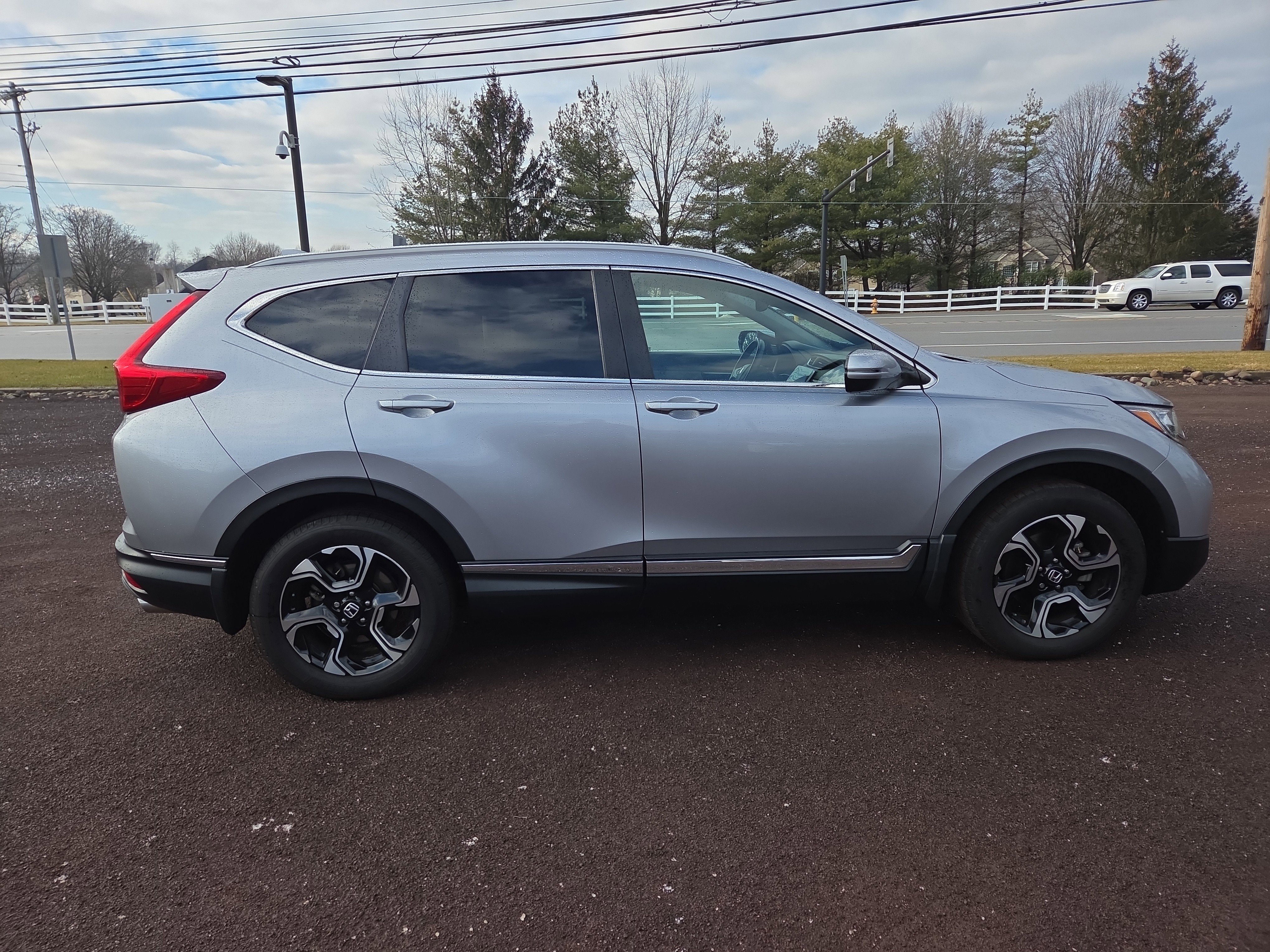 Used 2019 Honda CR-V Touring image 2