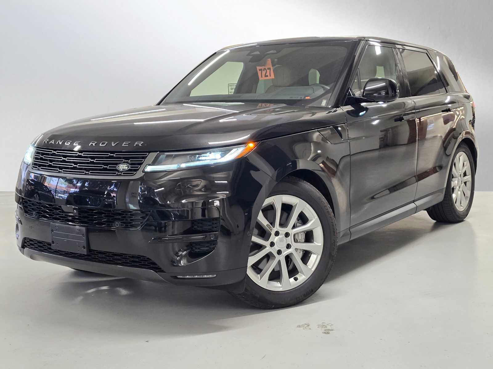 Used 2025 Land Rover Range Rover Sport SE AWD/4WD image 1