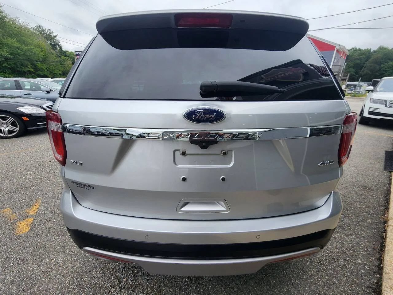 Used 2016 Ford Explorer XLT w/ Equipment Group 202A AWD/4WD image 6