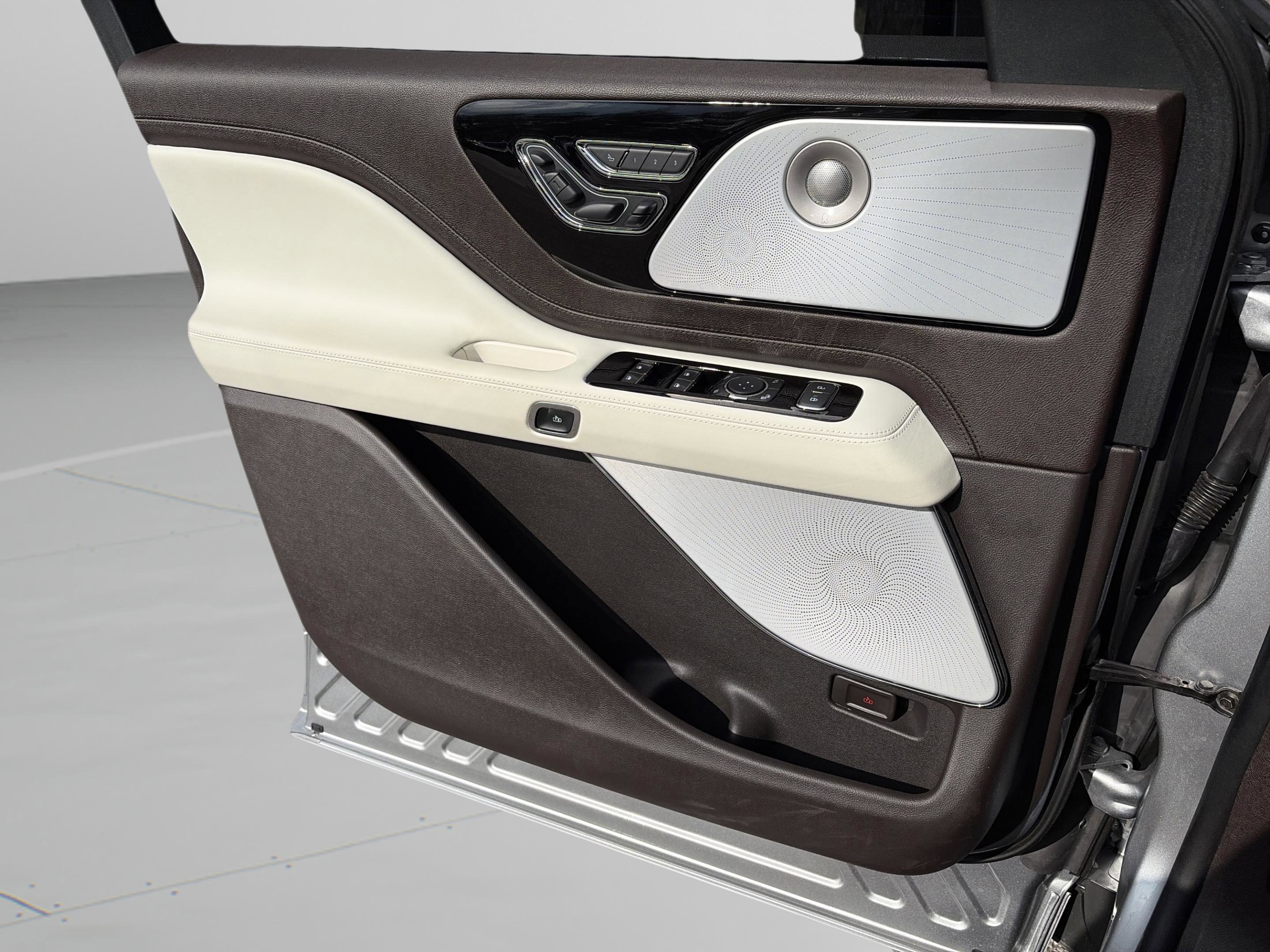 Used 2024 Lincoln Aviator Black Label w/ Dynamic Handling Package image 20