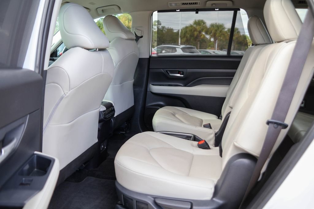 Used 2024 Toyota Grand Highlander XLE image 9