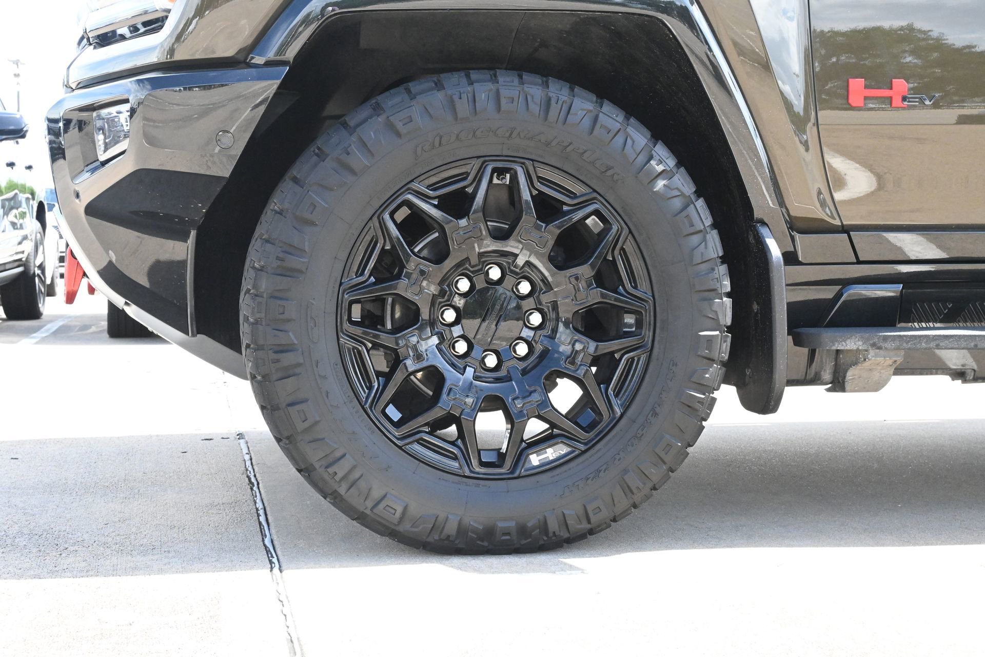 Used 2025 GMC Hummer EV 2X w/ LPO, Sport Package AWD/4WD image 28