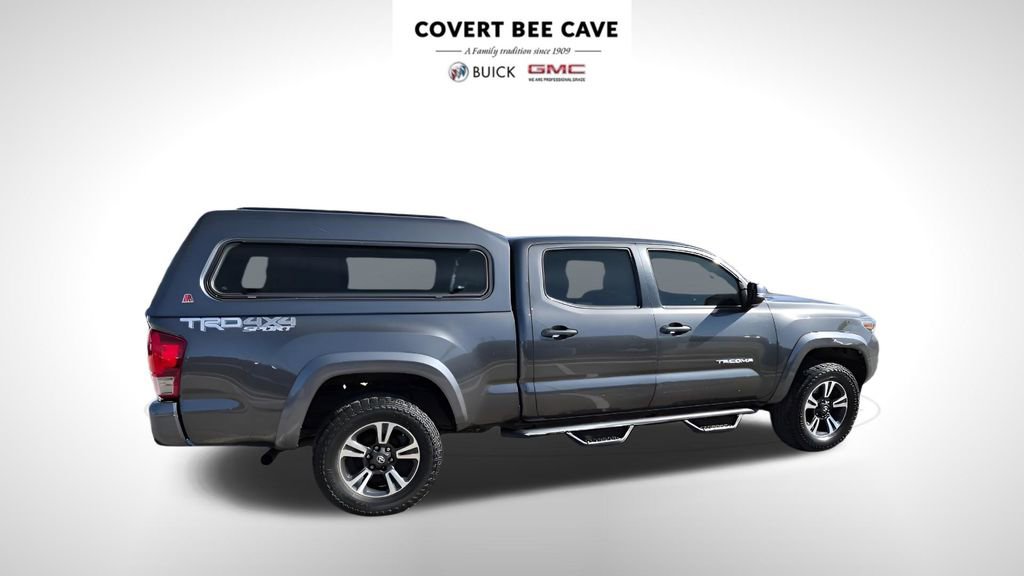 Used 2016 Toyota Tacoma TRD Sport image 11