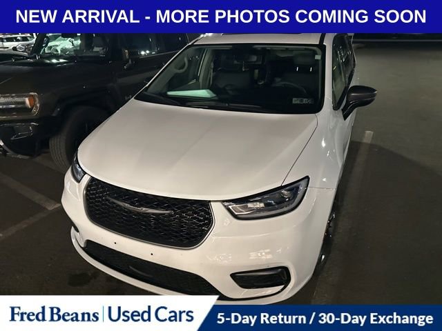 Used 2024 Chrysler Pacifica Touring-L w/ Road Tripper Package
