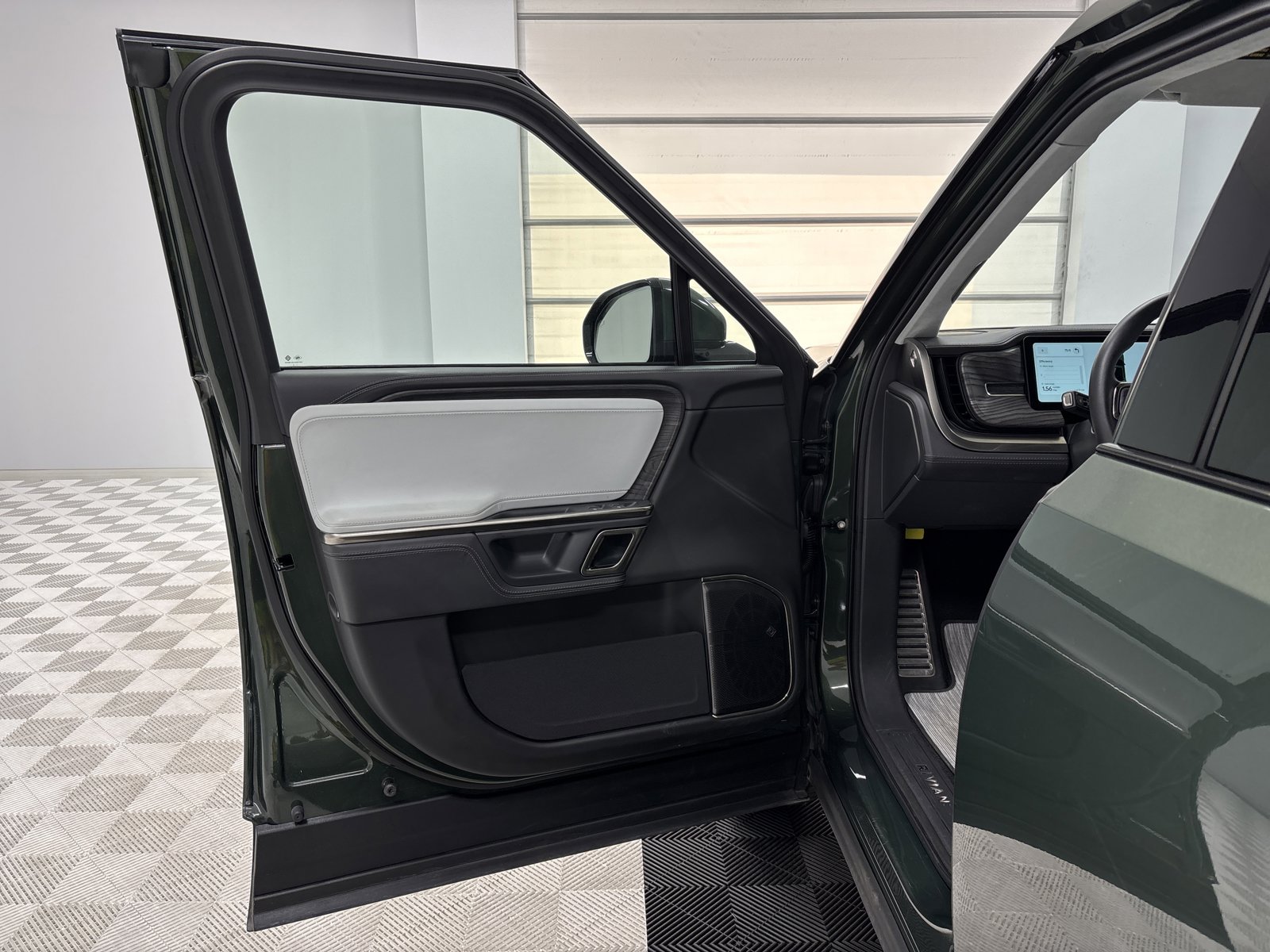 Used 2023 Rivian R1T Adventure image 16