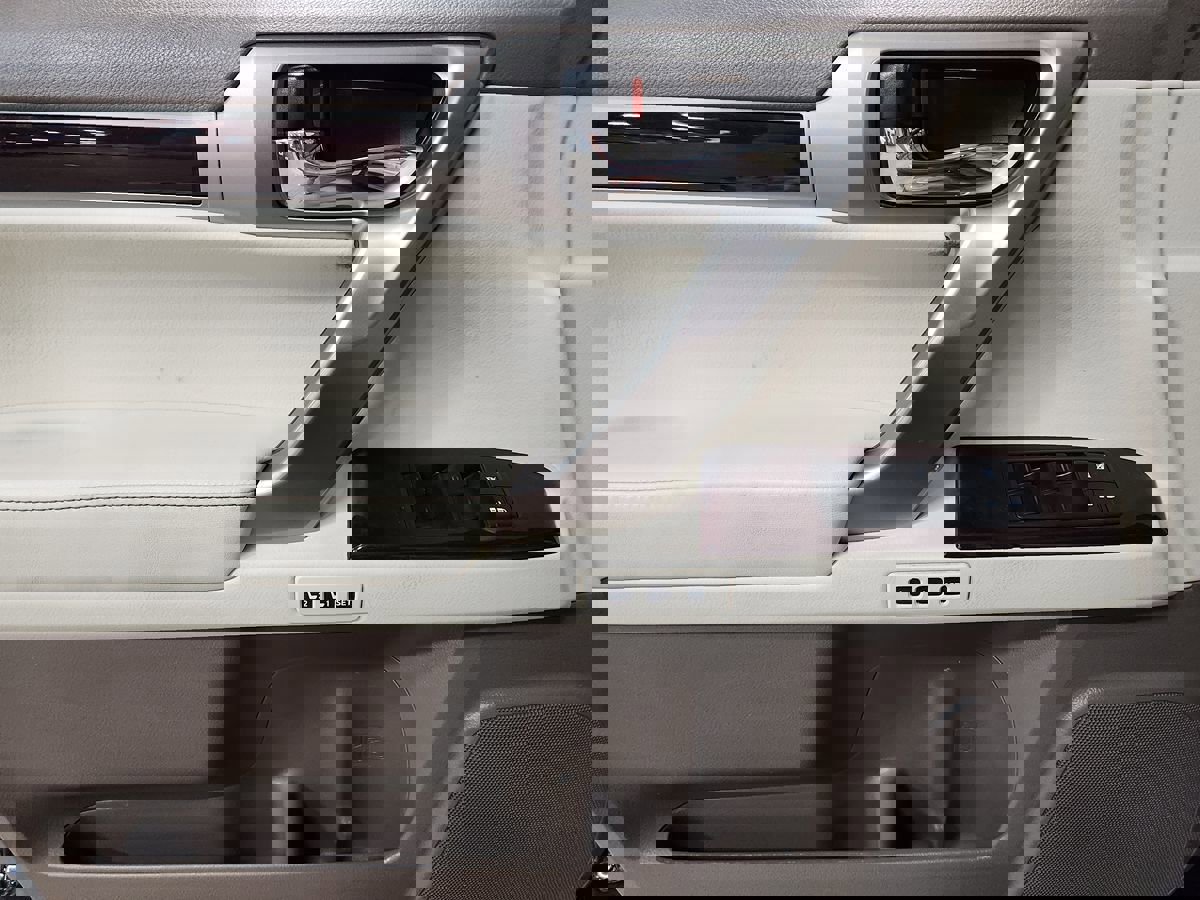 Used 2015 Lexus GX 460 w/ Premium Package image 42