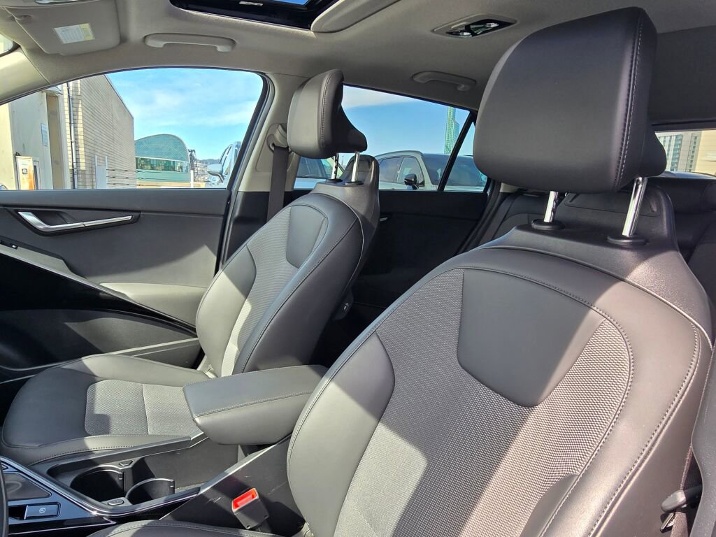 Used 2024 Kia Niro EX Touring image 23