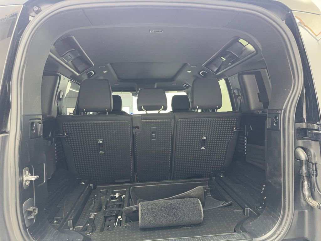 Used 2025 Land Rover Defender 110 S image 75