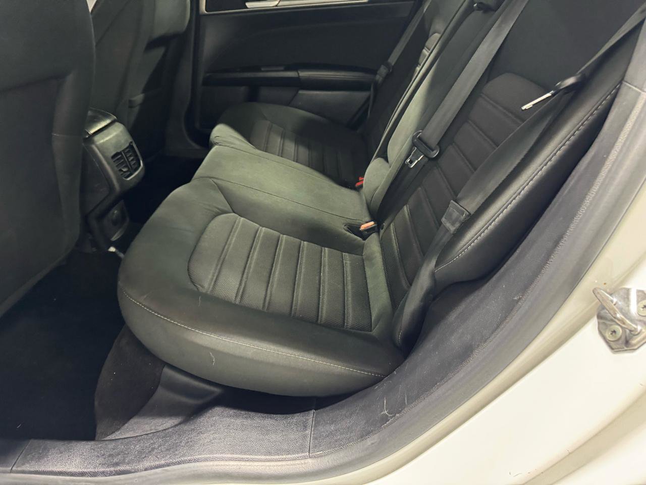 Used 2020 Ford Fusion SE image 10