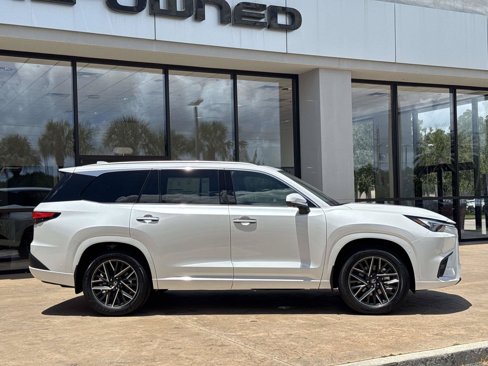 New 2026 Lexus TX 350 AWD image 2
