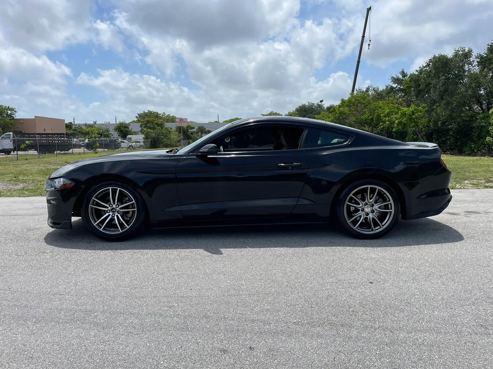 Used 2018 Ford Mustang Coupe w/ Equipment Group 101A RWD image 6
