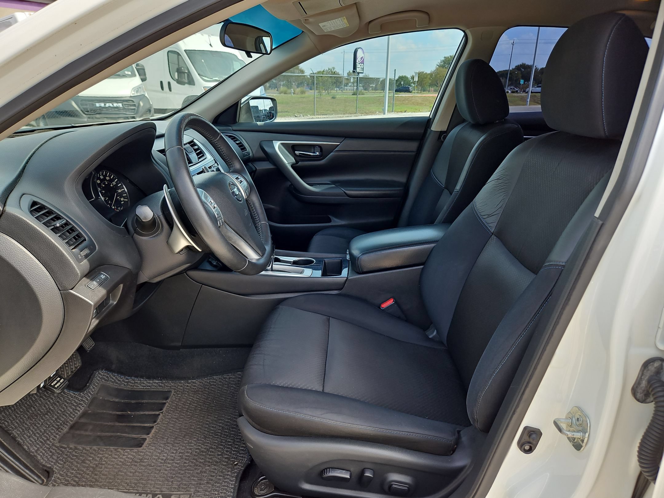 Used 2018 Nissan Altima 2.5 SR FWD image 9