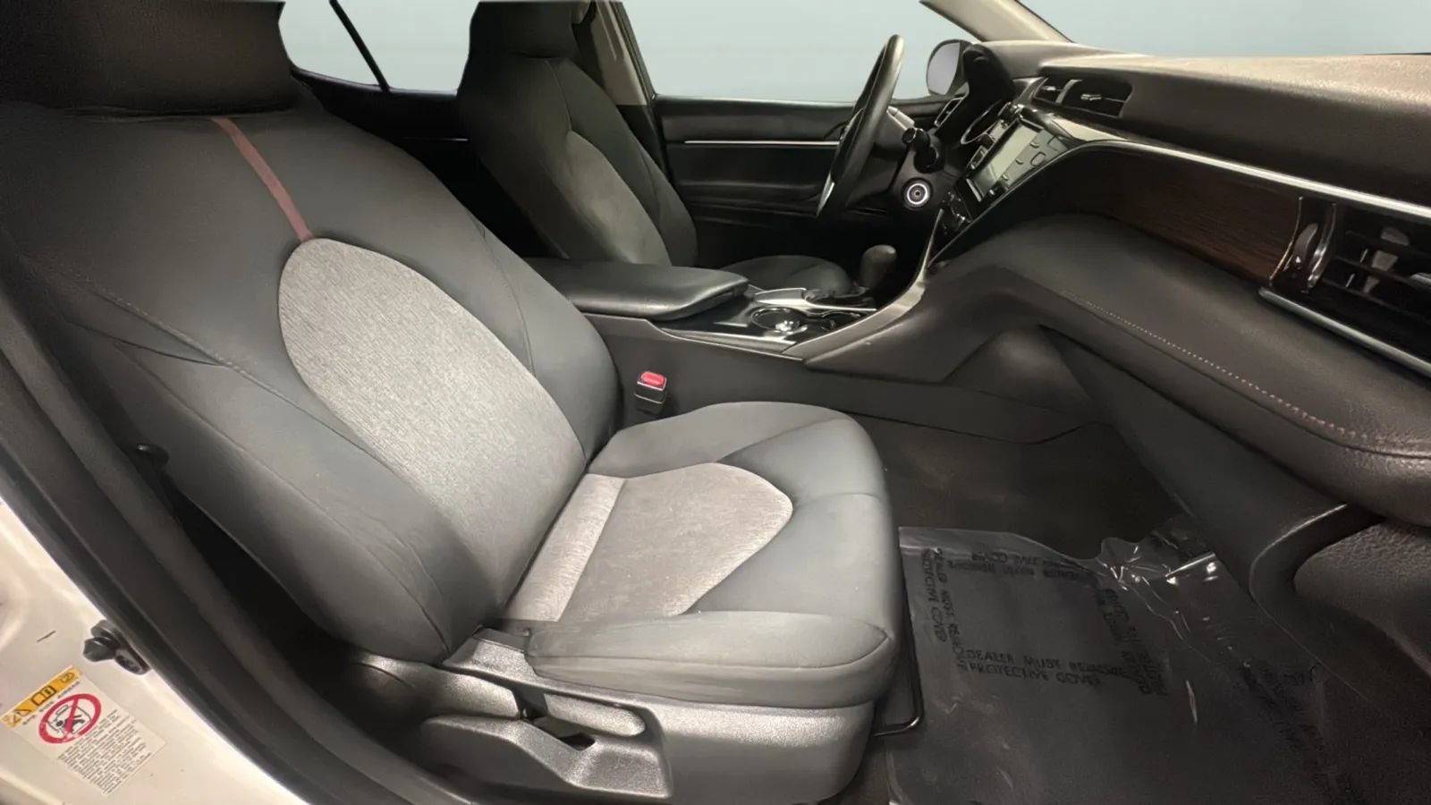 Used 2018 Toyota Camry LE FWD image 12
