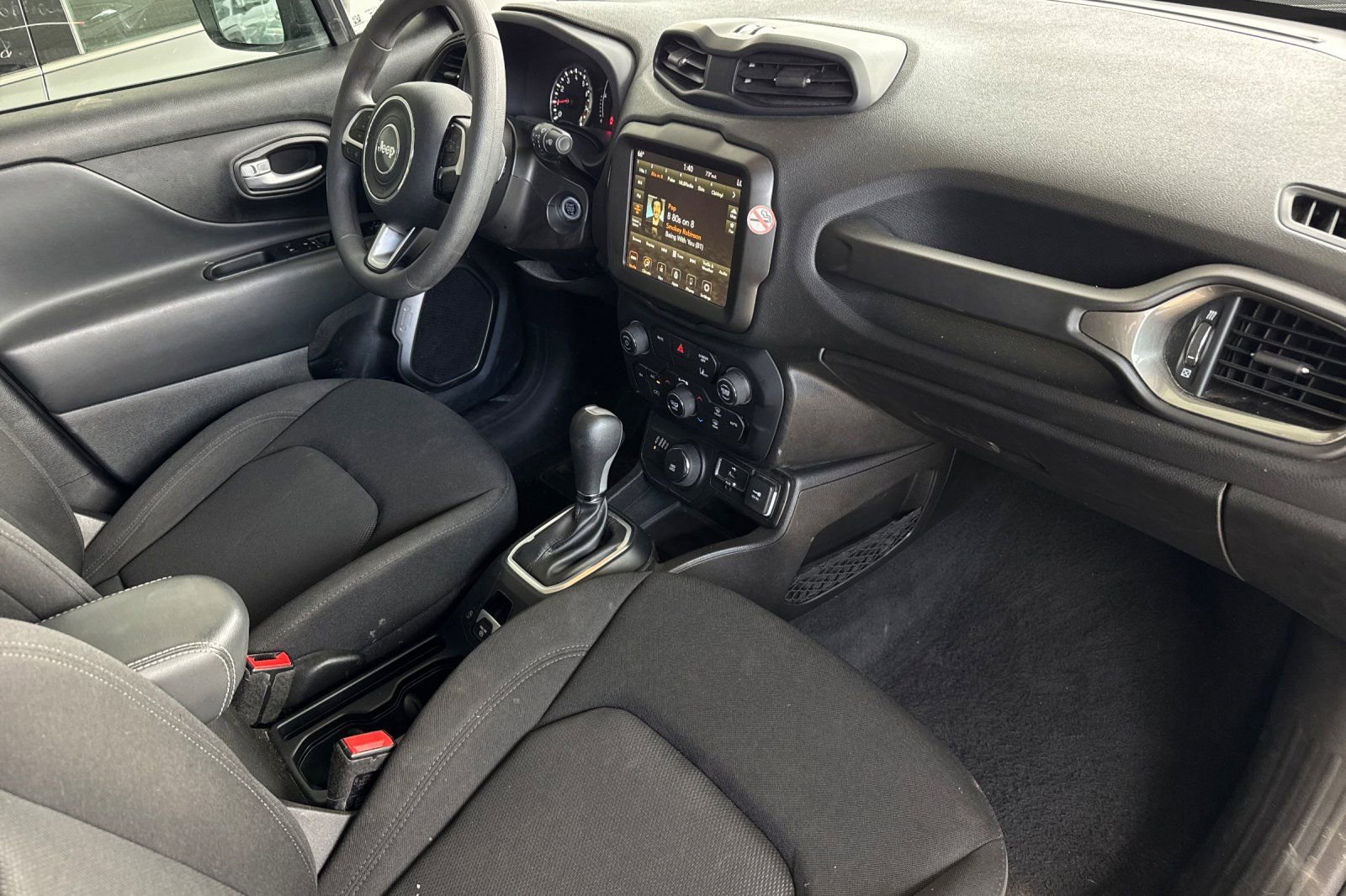 Used 2023 Jeep Renegade Latitude AWD/4WD image 18