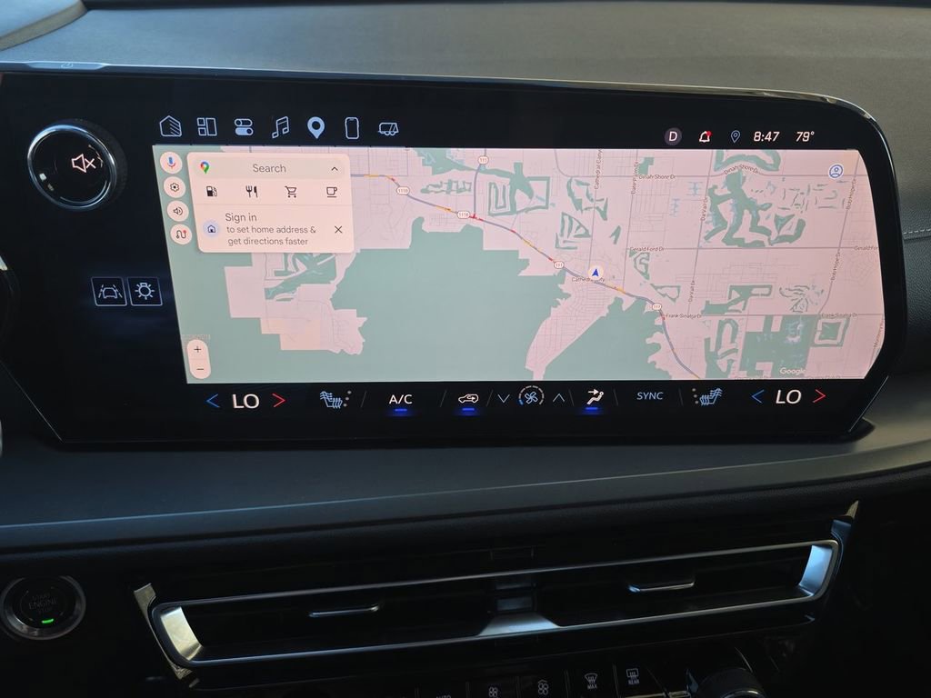Used 2025 Chevrolet Traverse LT image 14